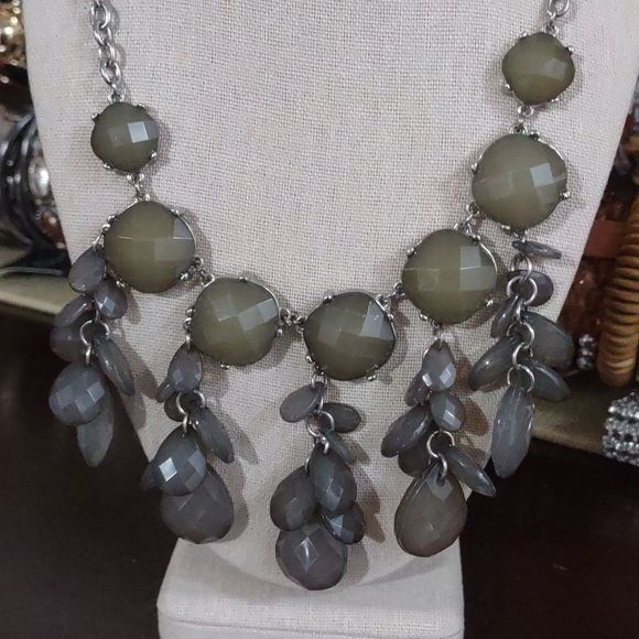 Women's Silver Chain Smokey Stones Statement Necklace - Picture 2 of 8